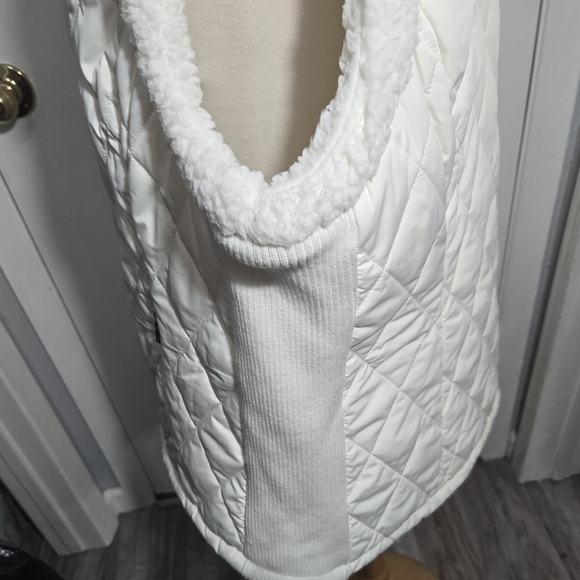 Calvin Klein Beige Color Diamond Quilt With Sherpa Zip Up Vest Sz 2X - Picture 4 of 10